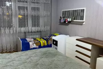 Satılır Köhnə Tikili Elmler Akademiyasıda