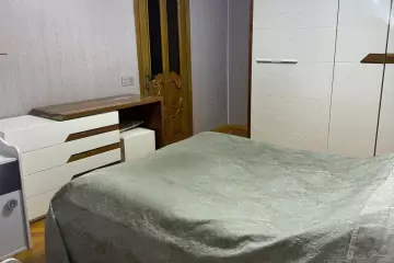 Satılır Köhnə Tikili Elmler Akademiyasıda
