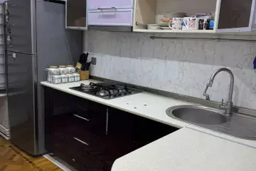 Satılır Köhnə Tikili Elmler Akademiyasıda