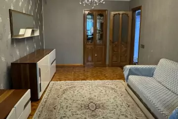 Satılır Köhnə Tikili Elmler Akademiyasıda