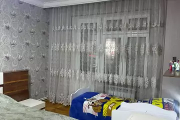 Satılır Köhnə Tikili Elmler Akademiyasıda