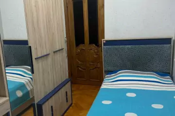 Satılır Köhnə Tikili Elmler Akademiyasıda