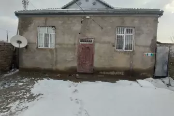 Satılır Həyət Evi Binədə