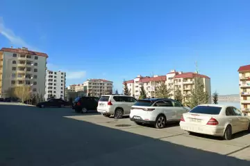 Satılır Yeni Tikili Masazırda