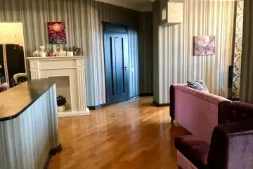 Satılır Yeni Tikili Nəsimi Bazarında