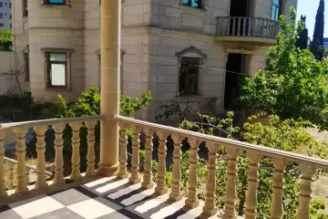Satılır Bağ Evi Novxanıda