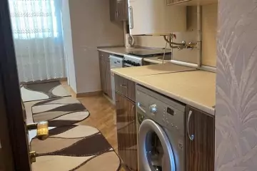 Satılır Köhnə Tikili Heydər əliyev Parkıda
