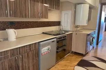 Satılır Köhnə Tikili Heydər əliyev Parkıda