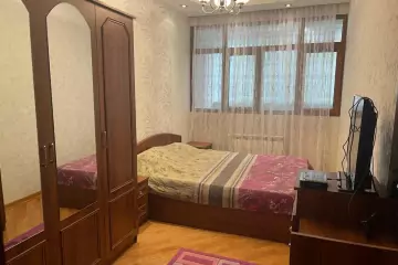 Satılır Köhnə Tikili Heydər əliyev Parkıda