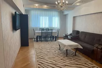 Satılır Köhnə Tikili Heydər əliyev Parkıda