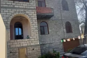 Satılır Həyət Evi Binədə