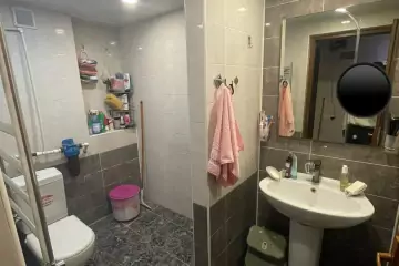 Satılır Köhnə Tikili Elmler Akademiyasıda