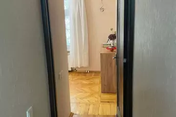 Satılır Köhnə Tikili Elmler Akademiyasıda