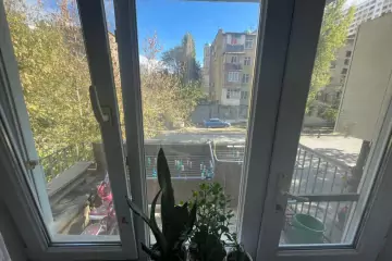 Satılır Köhnə Tikili Elmler Akademiyasıda