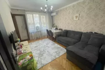 Satılır Köhnə Tikili Elmler Akademiyasıda