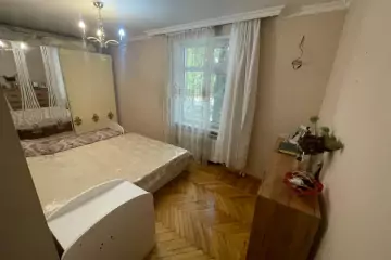 Satılır Köhnə Tikili Elmler Akademiyasıda