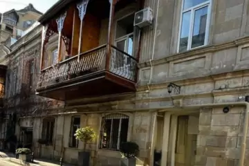 Satılır Köhnə Tikili İçərişəhərdə