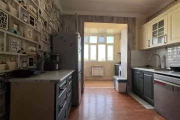 Satılır Köhnə Tikili Xəzər Univermağıda