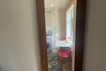 Satılır Köhnə Tikili Elmler Akademiyasıda
