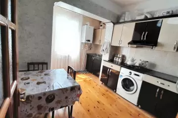 Satılır Köhnə Tikili Bakıxanovda