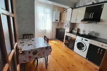 Satılır Köhnə Tikili Bakıxanovda