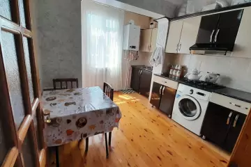 Satılır Köhnə Tikili Bakıxanovda