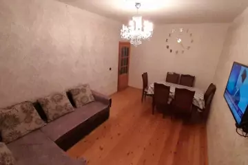 Satılır Köhnə Tikili Bakıxanovda