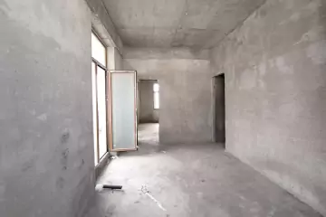 Satılır Yeni Tikili Elmler Akademiyasıda