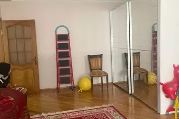Satılır Yeni Tikili Heydər əliyev Mərkəzində