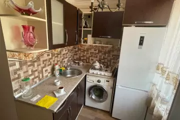 Satılır Köhnə Tikili Elmler Akademiyasıda