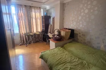Satılır Yeni Tikili Elmler Akademiyasıda