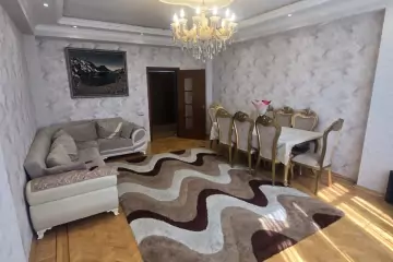 Satılır Yeni Tikili Elmler Akademiyasıda
