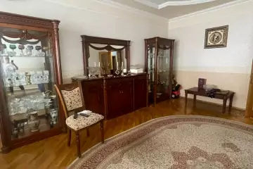 Satılır Yeni Tikili Heydər əliyev Mərkəzində