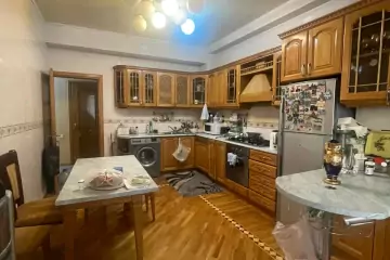 Satılır Yeni Tikili Heydər əliyev Mərkəzində