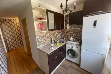 Satılır Köhnə Tikili Elmler Akademiyasıda