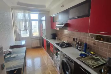 Satılır Yeni Tikili Elmler Akademiyasıda