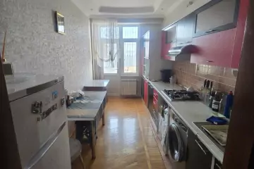 Satılır Yeni Tikili Elmler Akademiyasıda
