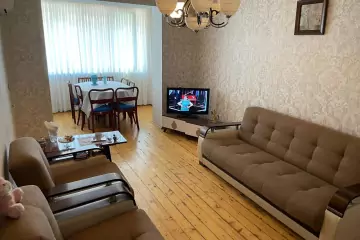 Satılır Köhnə Tikili Elmler Akademiyasıda