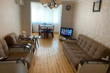 Satılır Köhnə Tikili Elmler Akademiyasıda