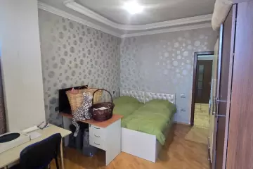 Satılır Yeni Tikili Elmler Akademiyasıda