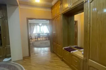Satılır Yeni Tikili Heydər əliyev Mərkəzində
