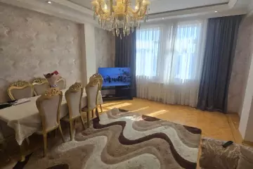 Satılır Yeni Tikili Elmler Akademiyasıda