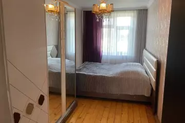 Satılır Köhnə Tikili Elmler Akademiyasıda
