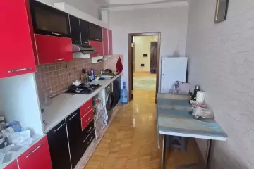Satılır Yeni Tikili Elmler Akademiyasıda