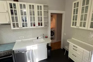 Satılır Köhnə Tikili İçərişəhərdə
