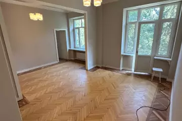 Satılır Köhnə Tikili İçərişəhərdə