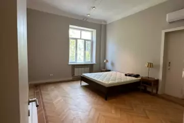 Satılır Köhnə Tikili İçərişəhərdə