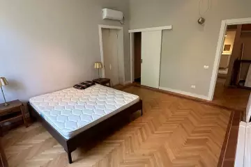 Satılır Köhnə Tikili İçərişəhərdə