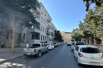 Satılır Köhnə Tikili İçərişəhərdə