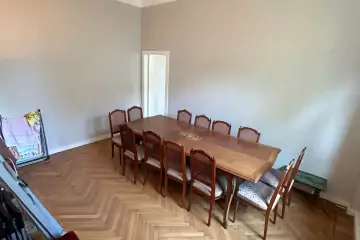 Satılır Köhnə Tikili İçərişəhərdə